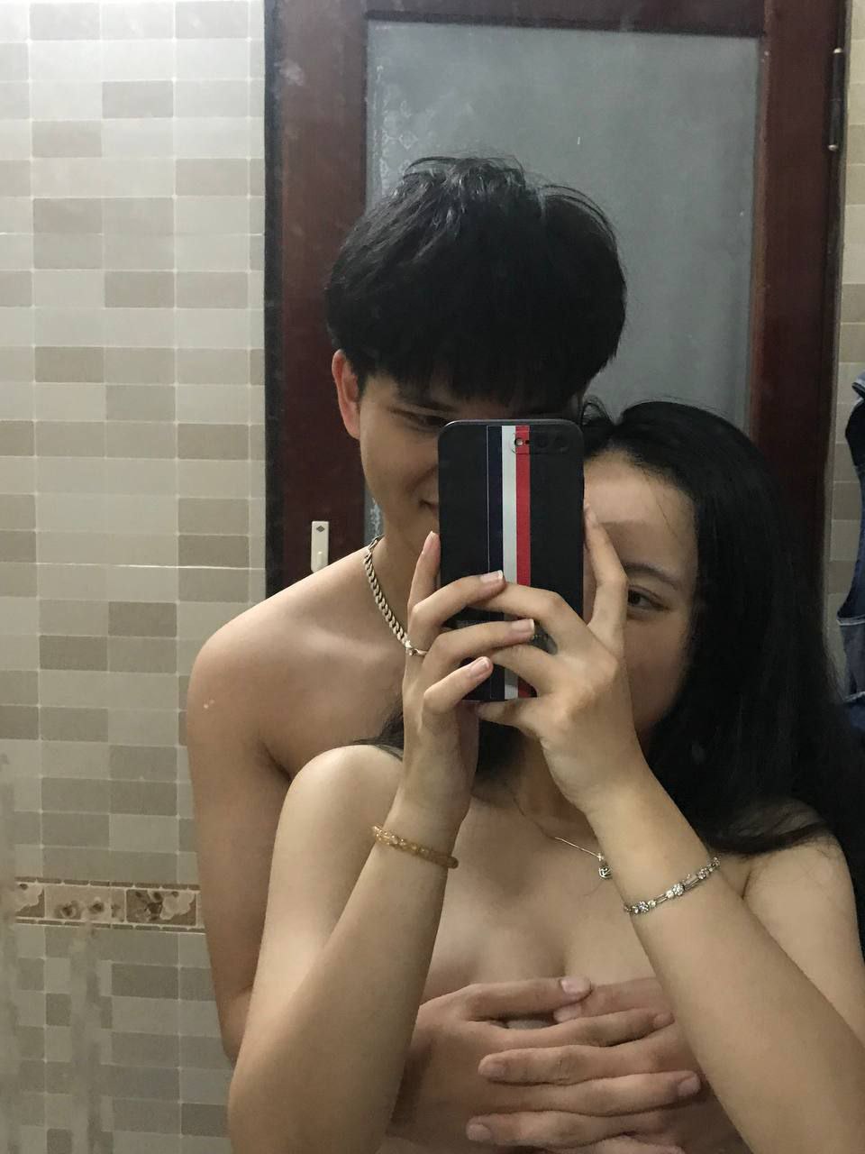 Cặp đôi mèo con bướm hồng tóc dài cho thấy cảnh quan hệ bằng miệng, tư thế chó và rất vui vẻ